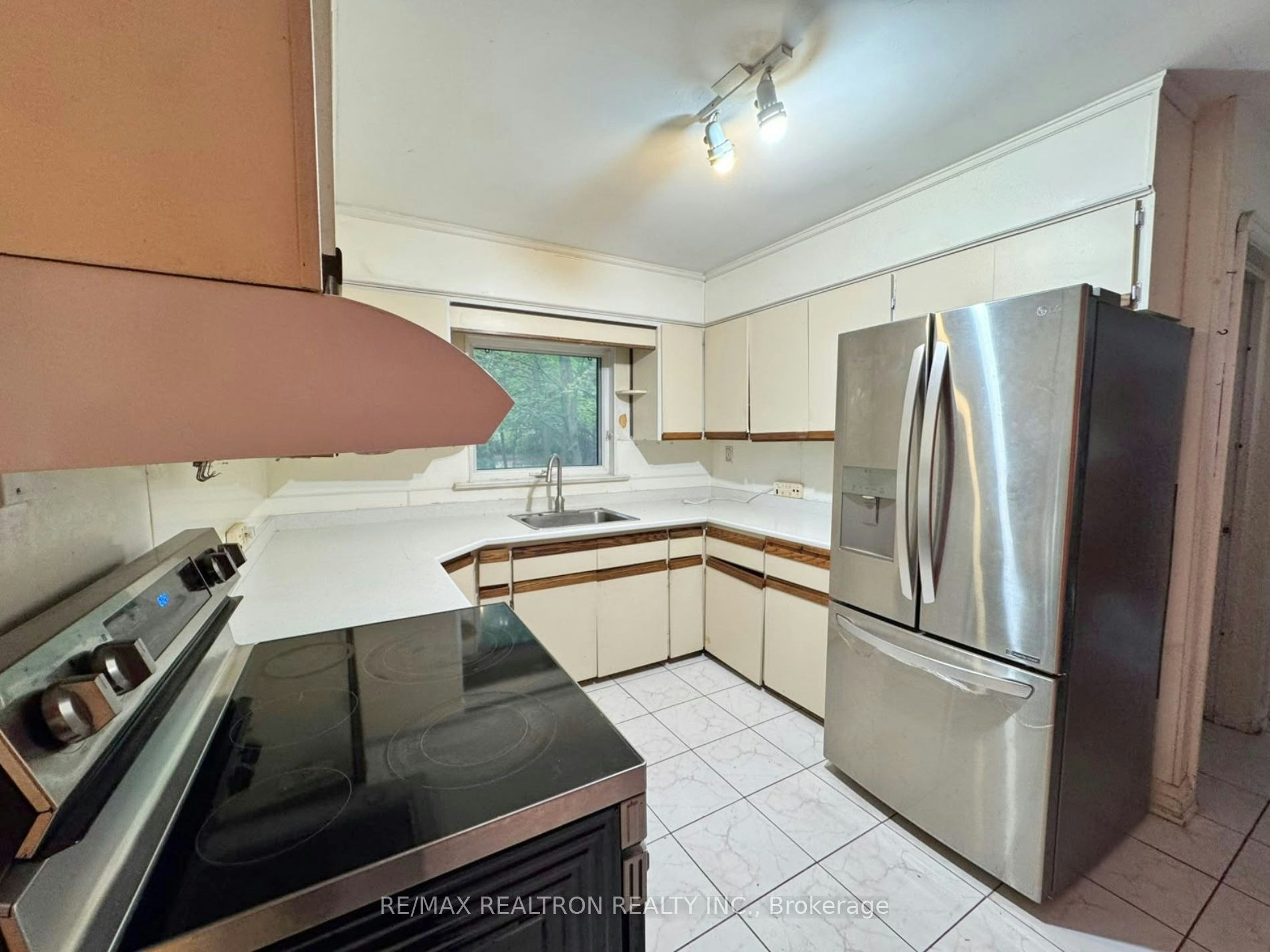 Main floor-20 West Hill Drive, Toronto, ON, M1E 3T5 - 4