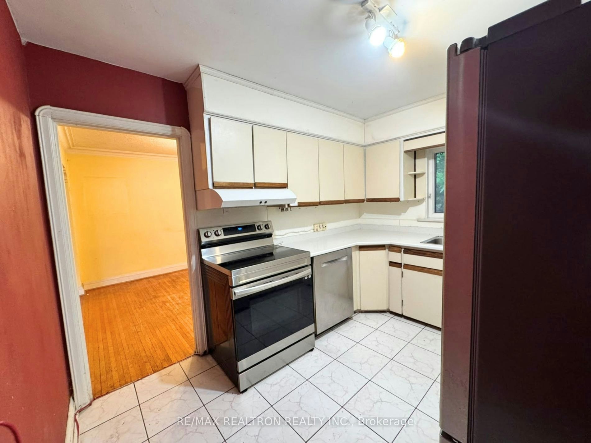 Main floor-20 West Hill Drive, Toronto, ON, M1E 3T5 - 5
