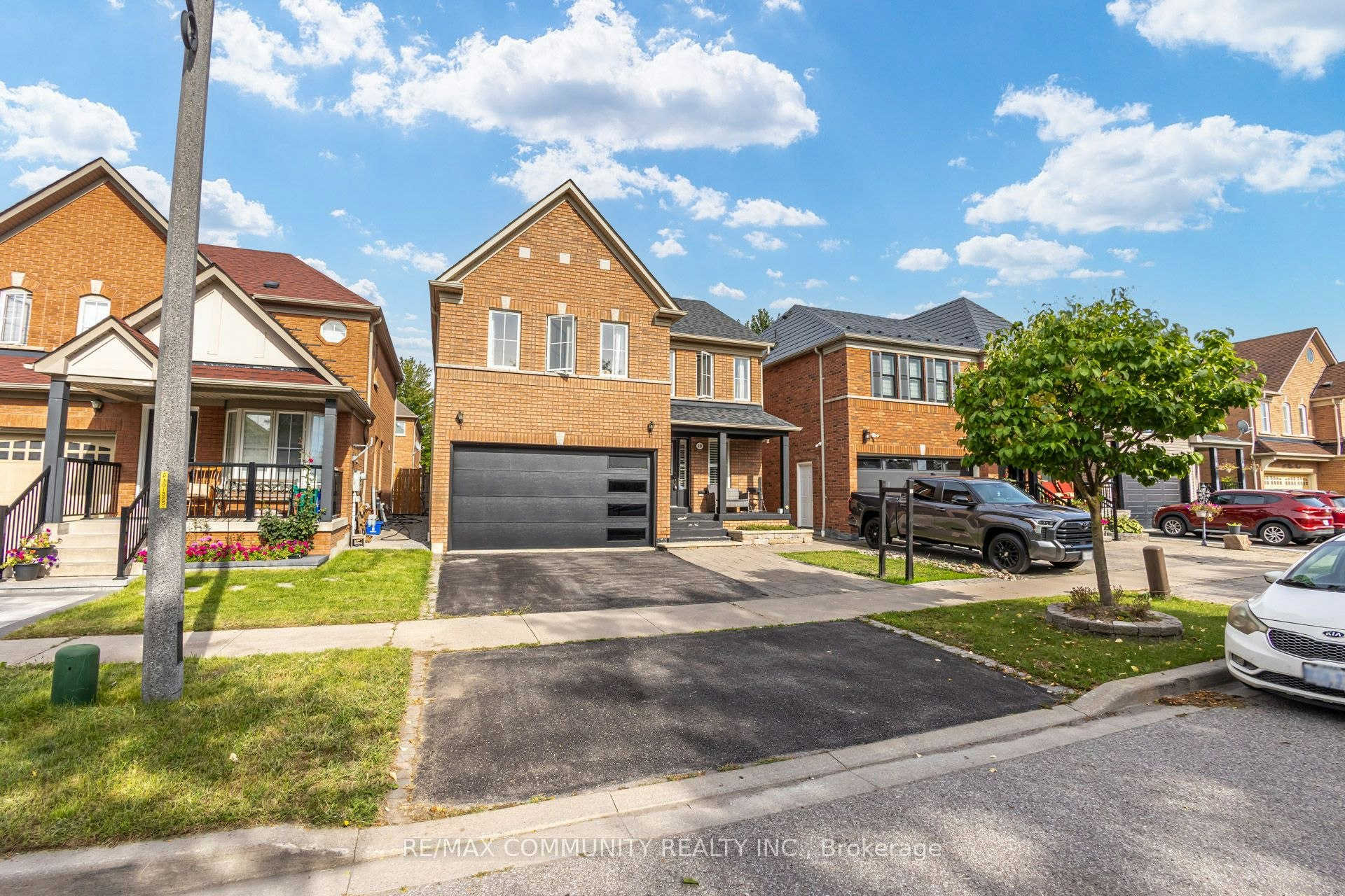 19 Tiller Street, Ajax, ON, L1Z 1X8