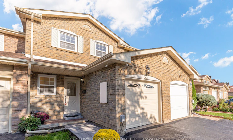 33 Lorna Rae Boulevard