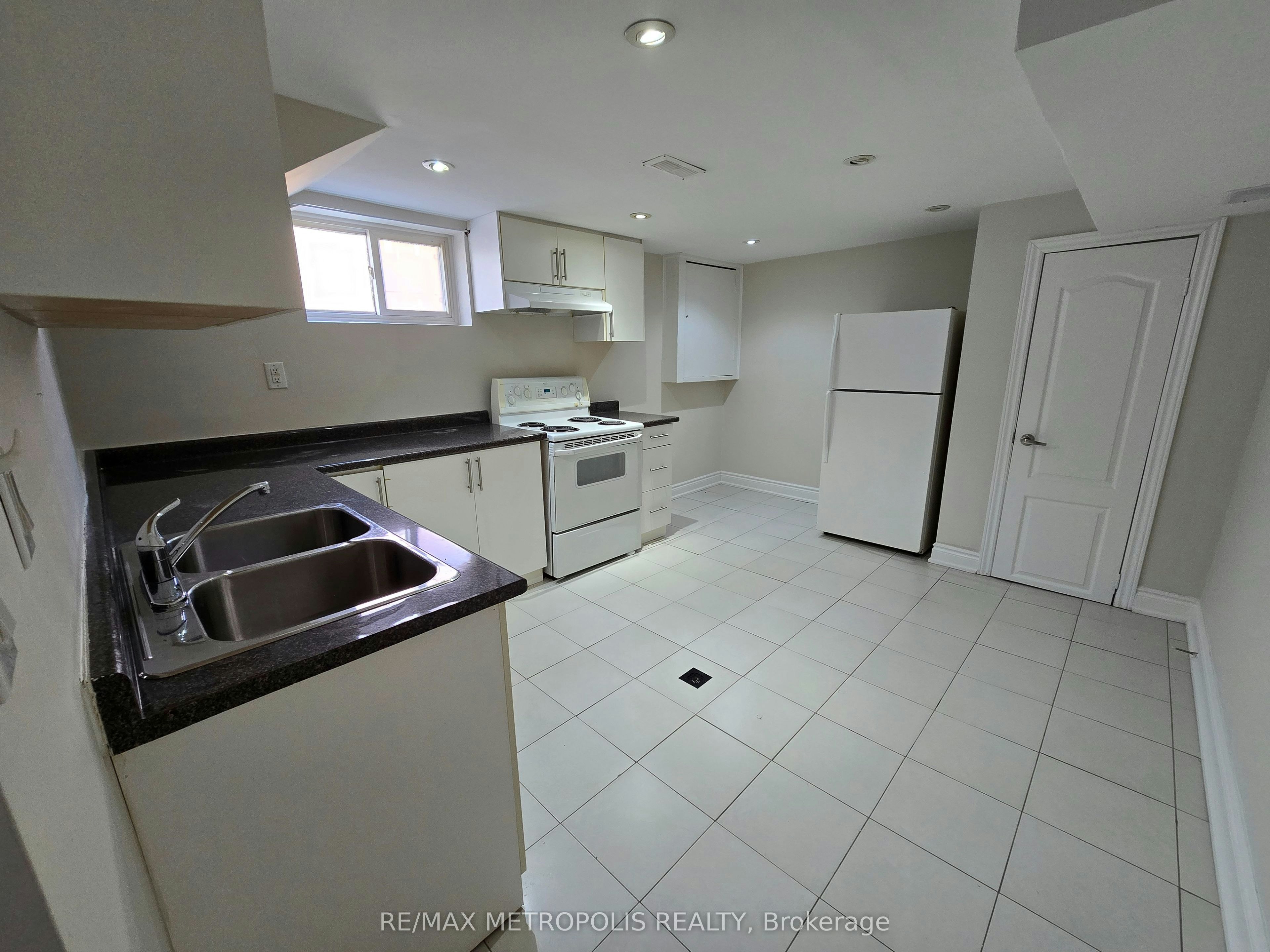 BSMT-238 Toronto Avenue, Oshawa, ON, L1H 3C1 - 3