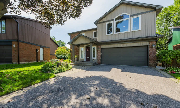 8 Chantrey Court