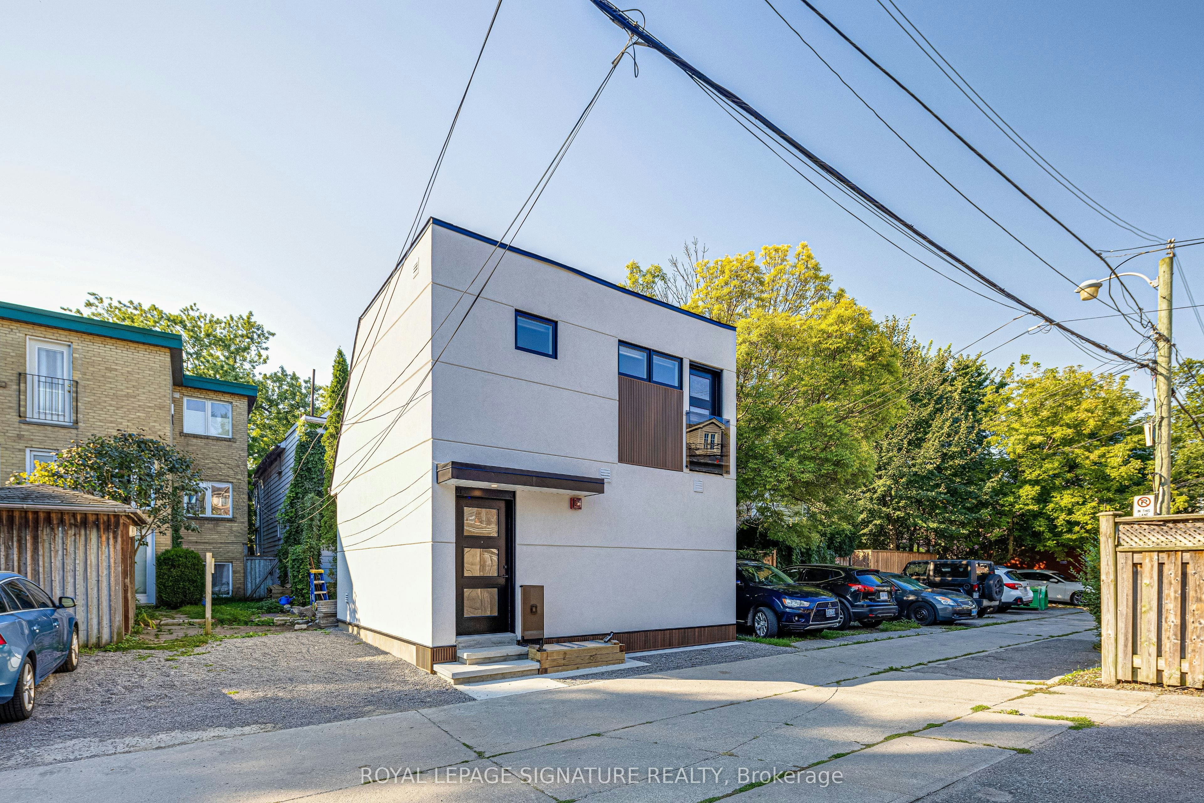 Lower-20 Kewbeach Avenue, Toronto, ON, M4L 1B7 - 10