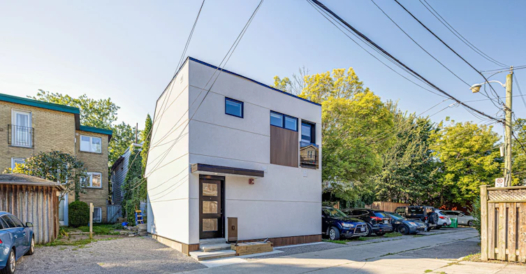 Lower-20 Kewbeach Avenue, Toronto, ON, M4L 1B7 - 10