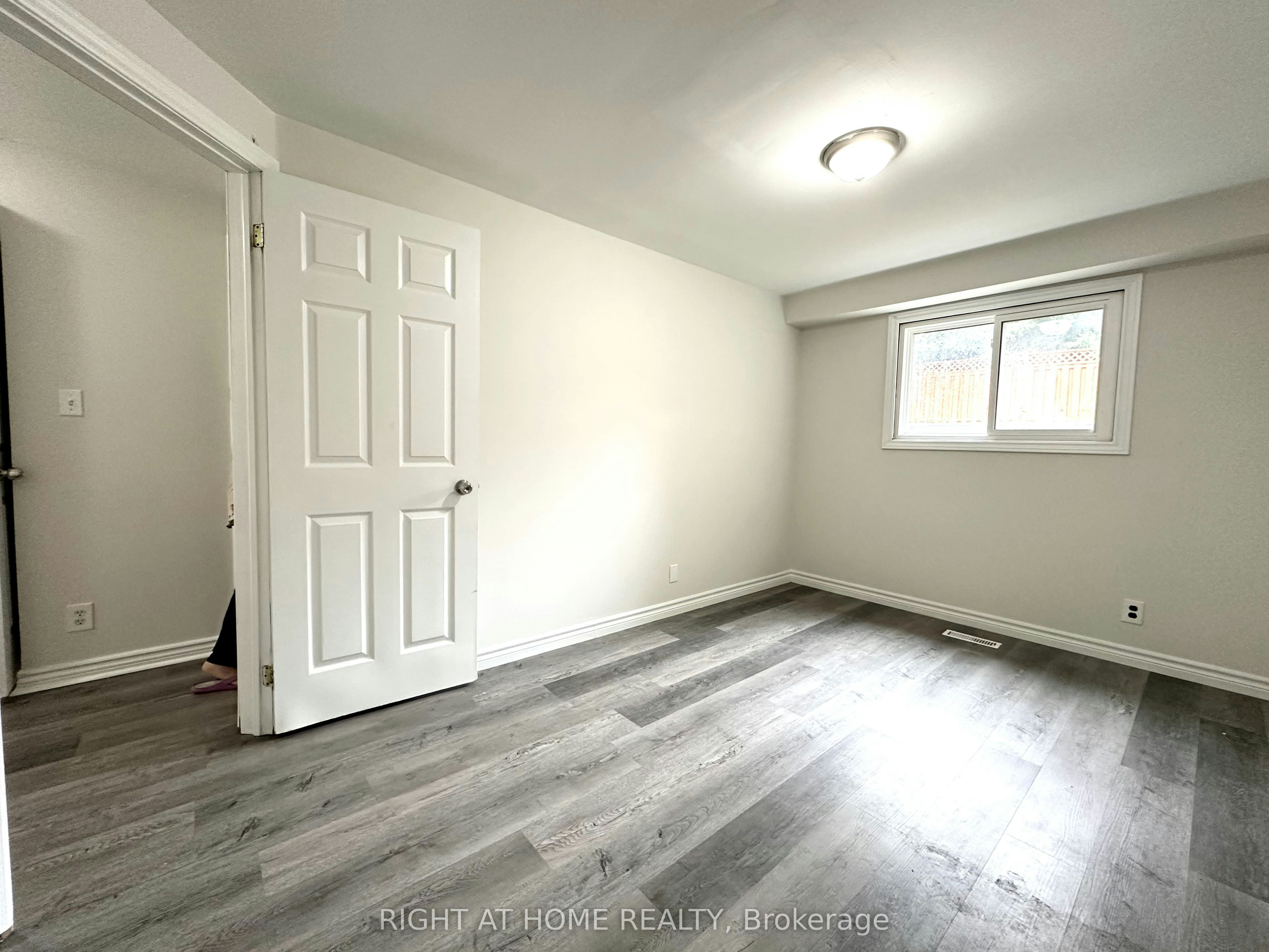 270 Coventry Court, Oshawa, ON, L1G 6H3 - 4