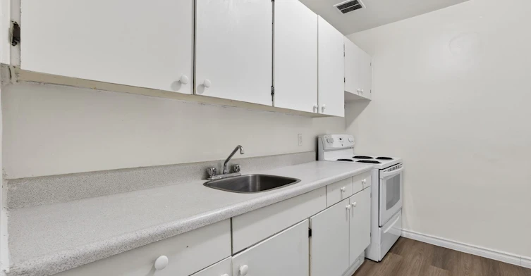 303-275 Wentworth Street W, Oshawa, ON, L1J 1N1 - 10