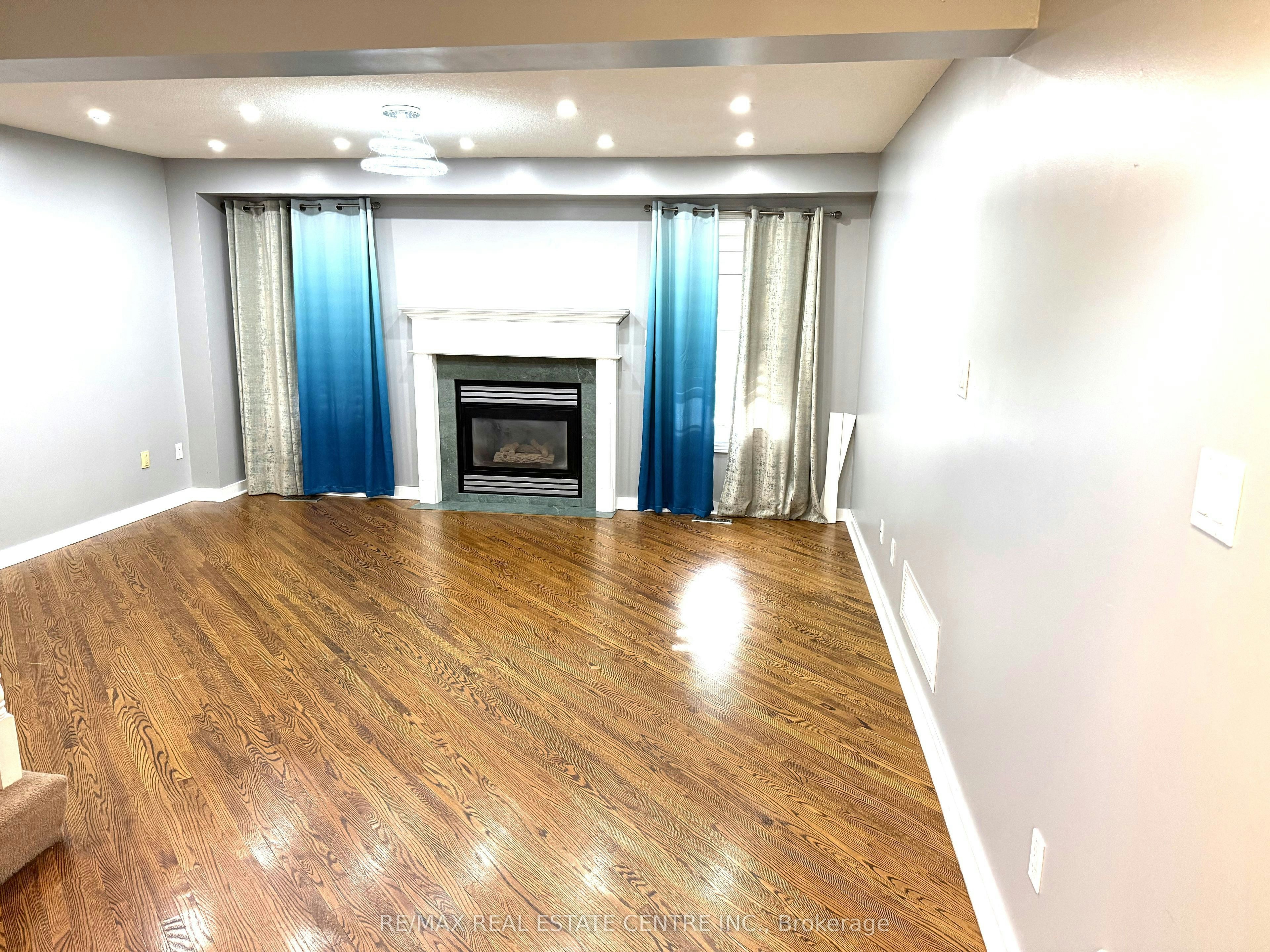 28 Mcivor Street, Whitby, ON, L1R 2L7 - 4