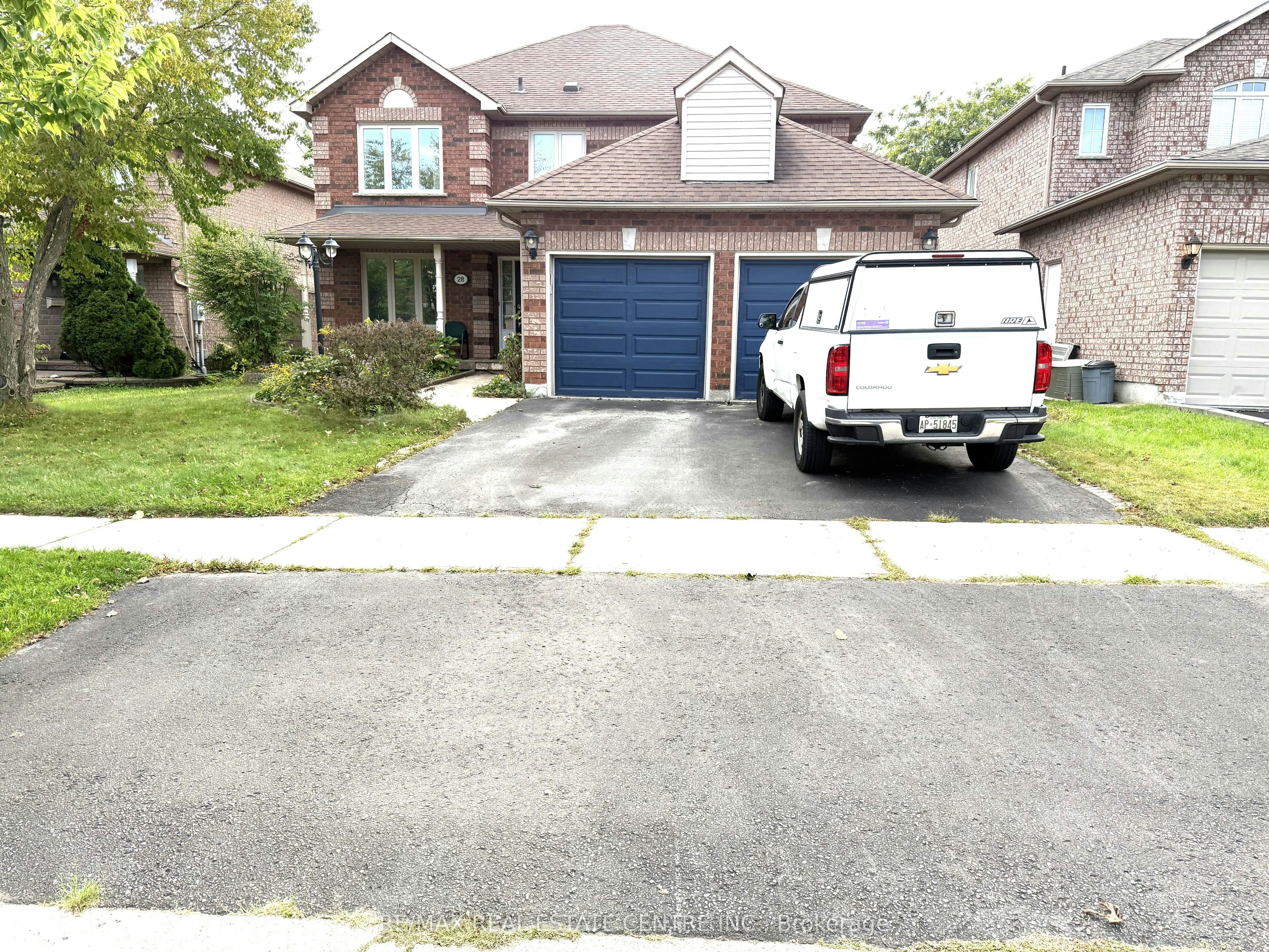 28 Mcivor Street, Whitby, ON, L1R 2L7