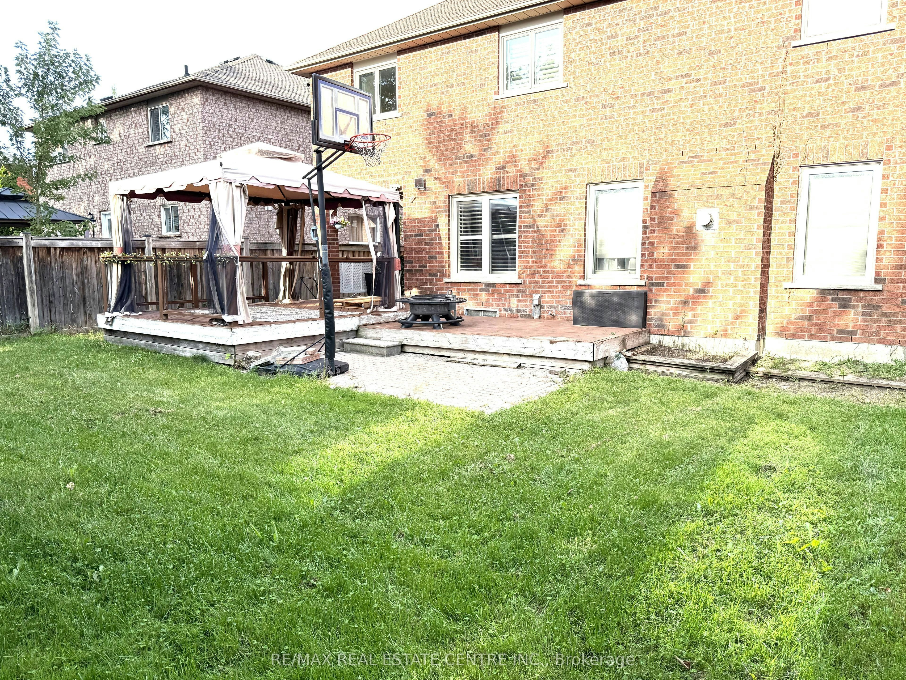 28 Mcivor Street, Whitby, ON, L1R 2L7 - 40