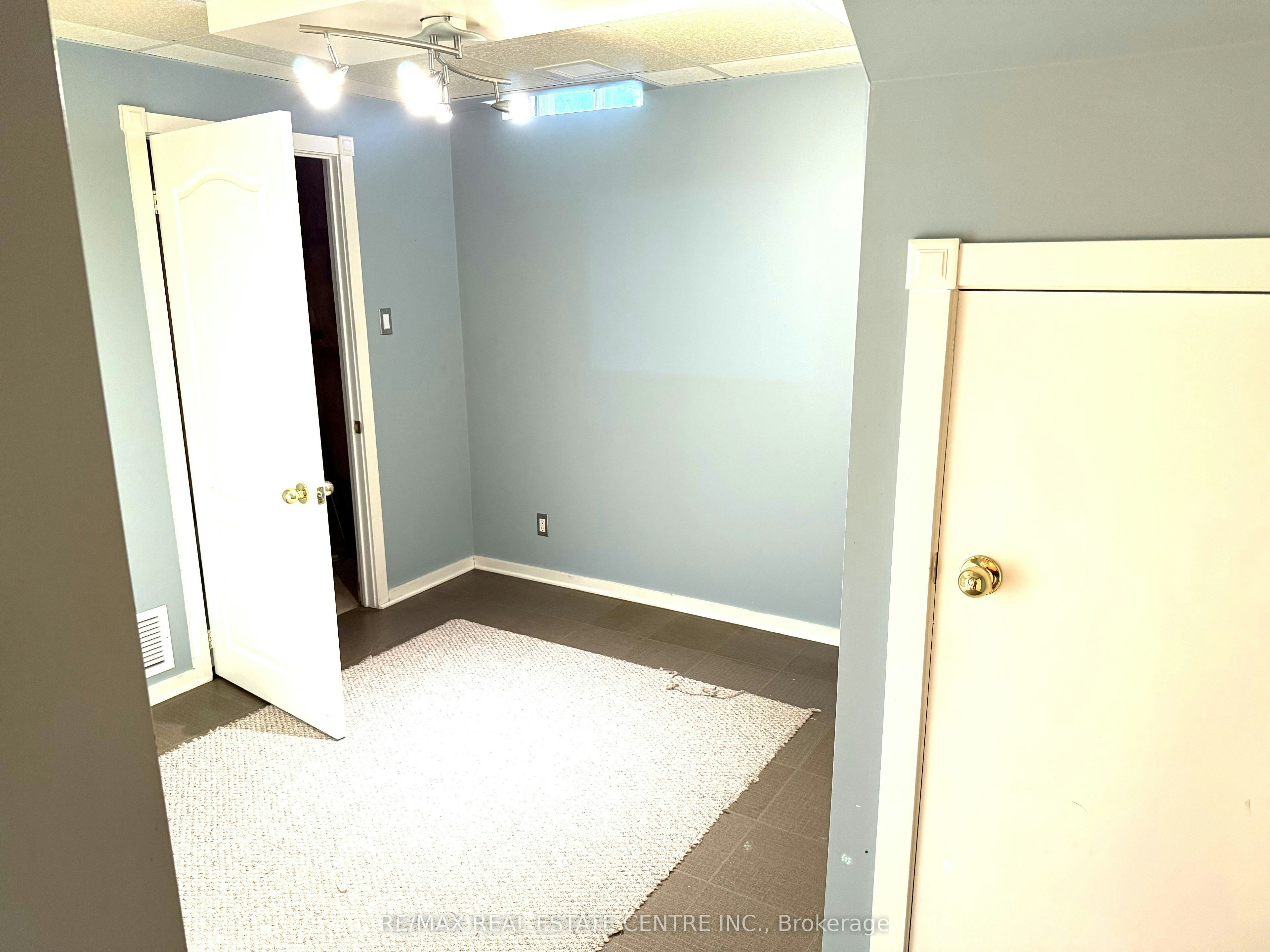 28 Mcivor Street, Whitby, ON, L1R 2L7 - 29