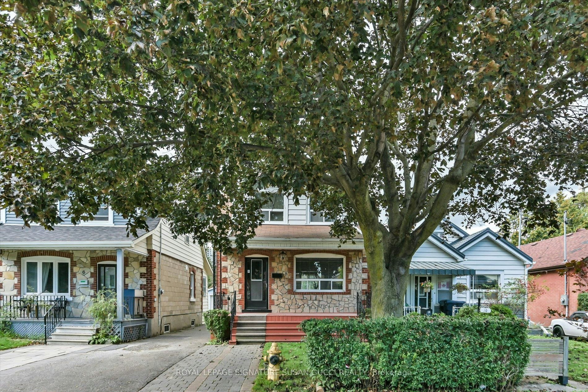 8 Sutherland Avenue, Toronto, ON, M4C 1R9