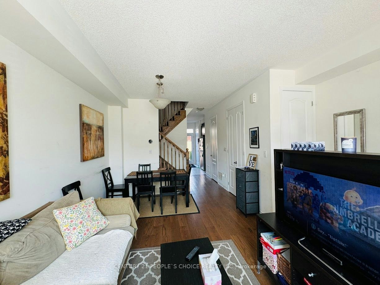112 Cleanside Road, Toronto, ON, M1L 0J3 - 4