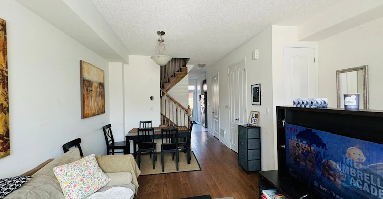 112 Cleanside Road, Toronto, ON, M1L 0J3 - 4