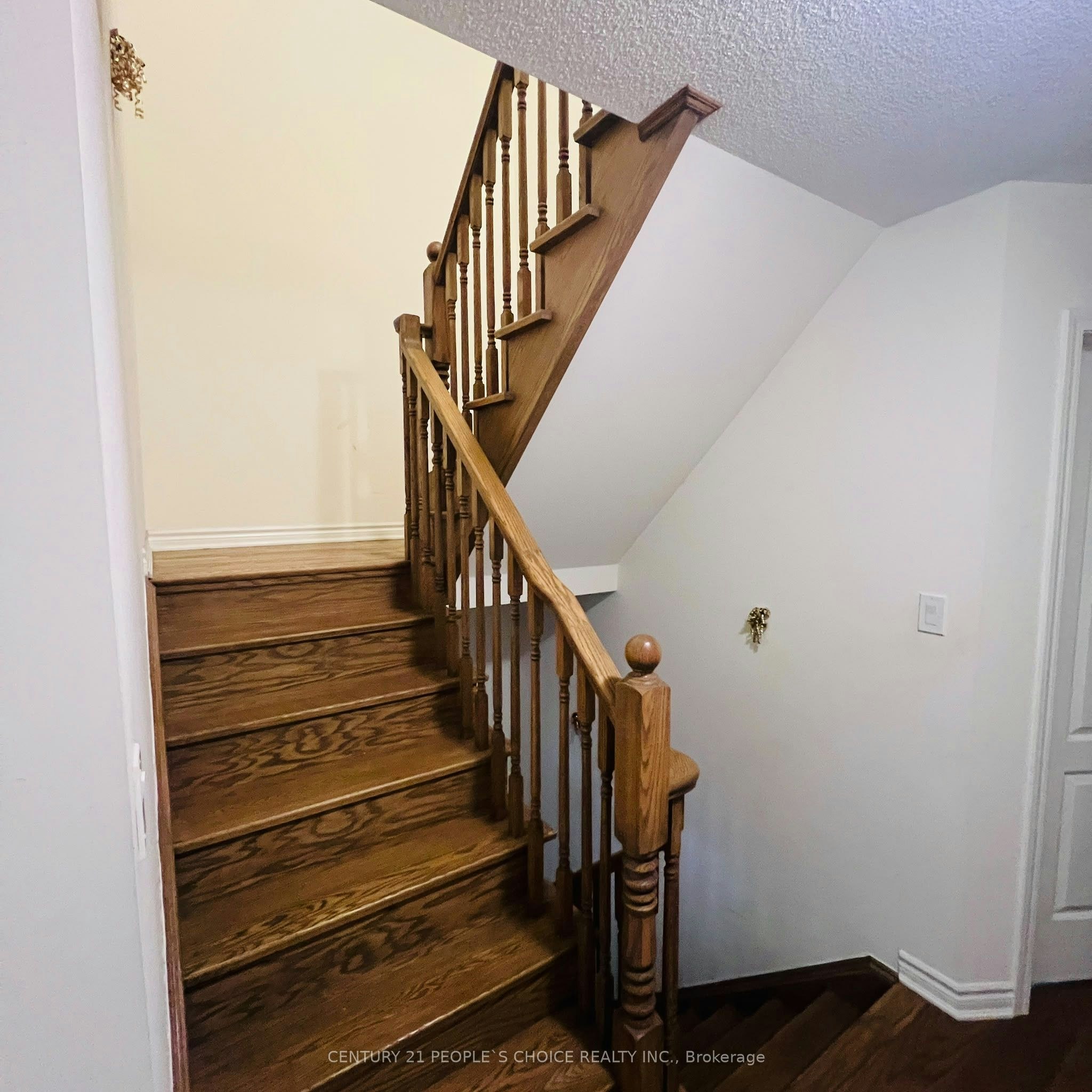 112 Cleanside Road, Toronto, ON, M1L 0J3 - 16