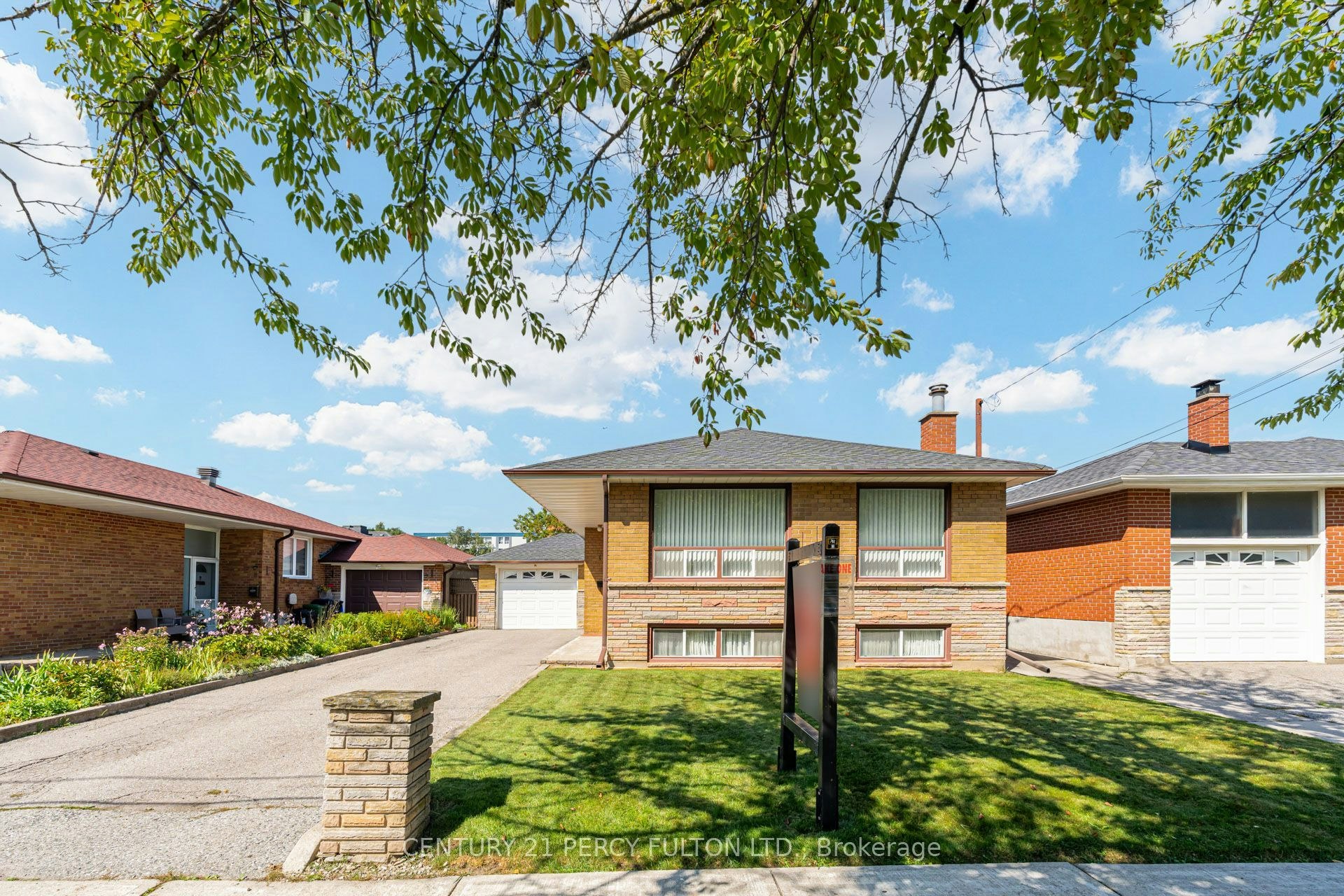10 Dunlop Avenue, Toronto, ON, M1K 1K9