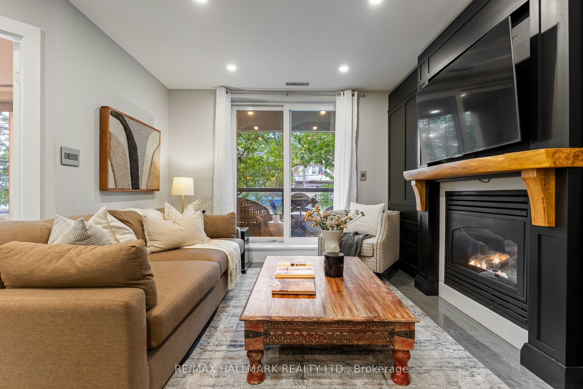 201-2365 Queen Street E, Toronto, ON, M4E 1H2