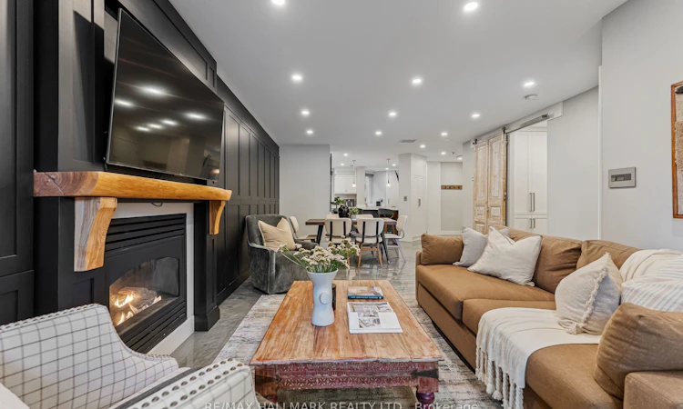 201-2365 Queen Street E