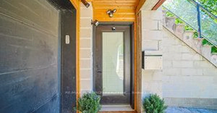 Bsmt-263 East Avenue, Toronto, ON, M1C 2W2