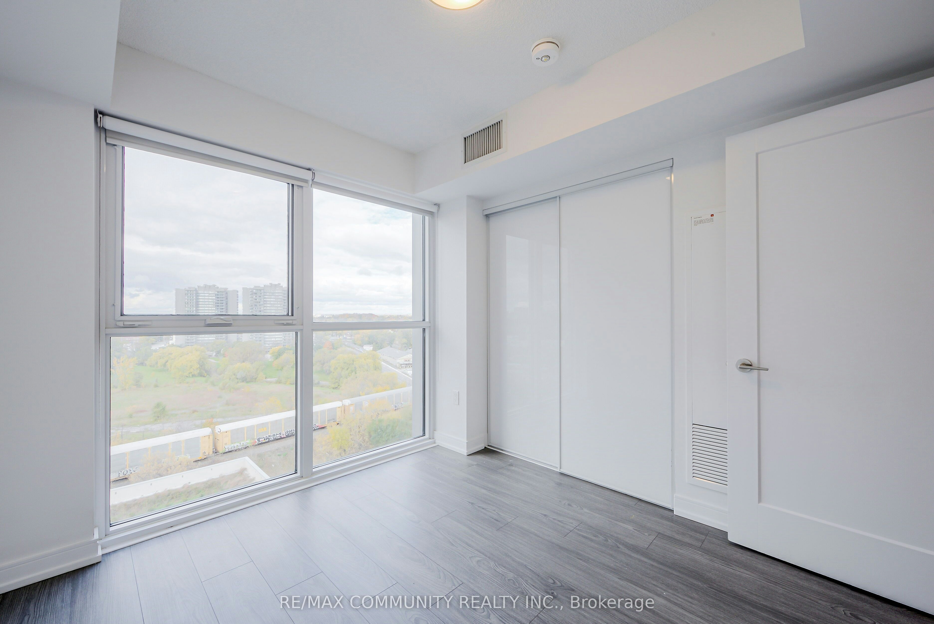 1102-225 Village Green Square, Toronto, ON, M1S 0N4 - 27
