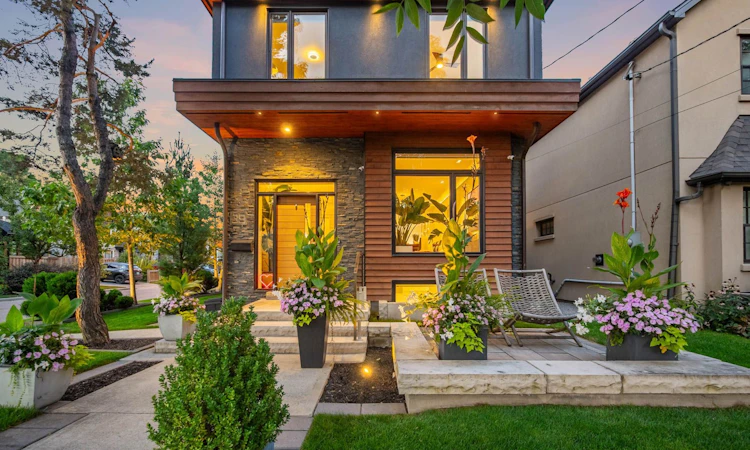 39 Red Deer Avenue
