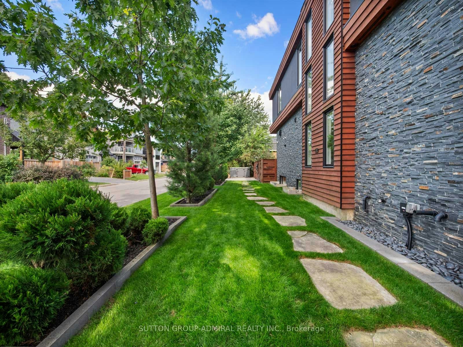 39 Red Deer Avenue, Toronto, ON, M1N 2Z1 - 39