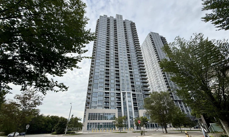 2015-275 Village Green Square