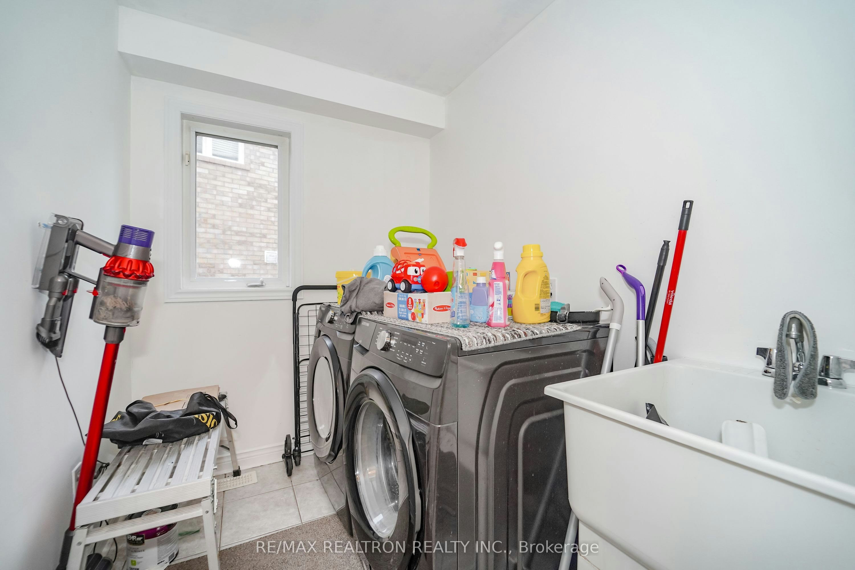 160 Dooley Crescent, Ajax, ON, L1T 4J7 - 12