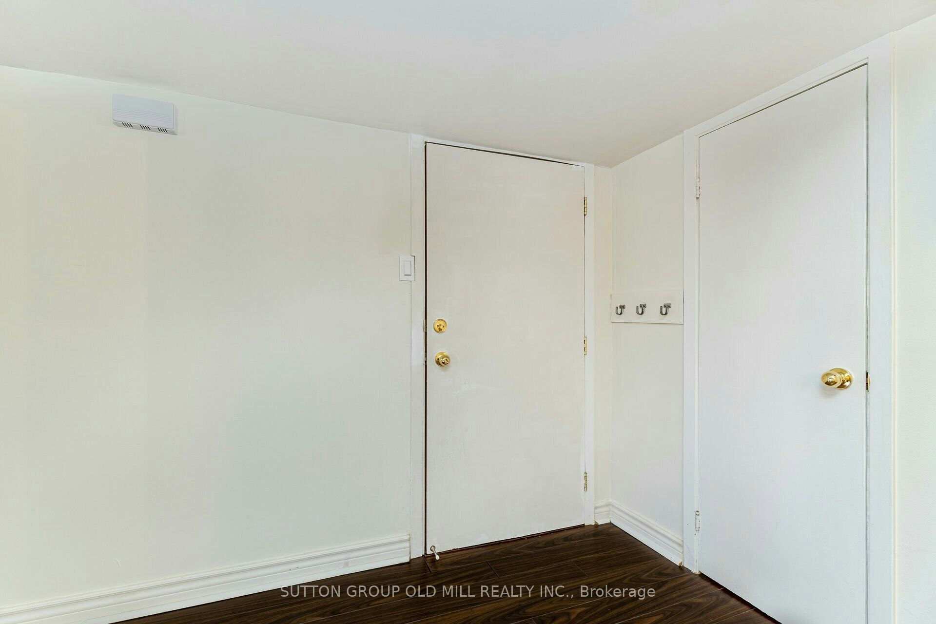 Lower-5 Applefield Drive, Toronto, ON, M1P 3X8 - 3