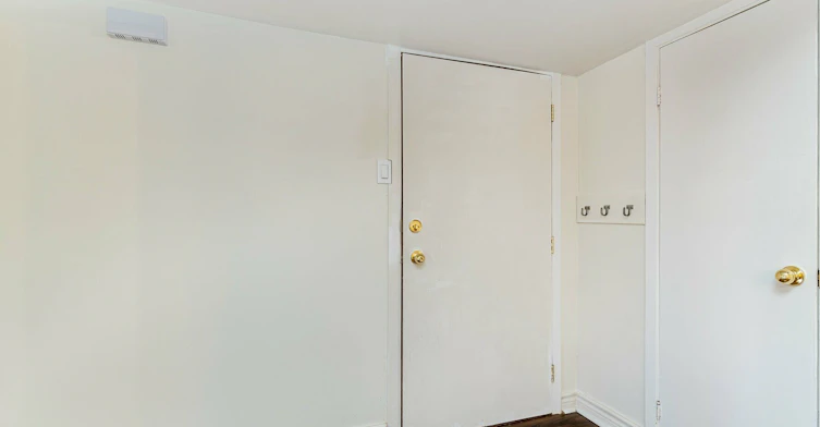 Lower-5 Applefield Drive, Toronto, ON, M1P 3X8 - 3