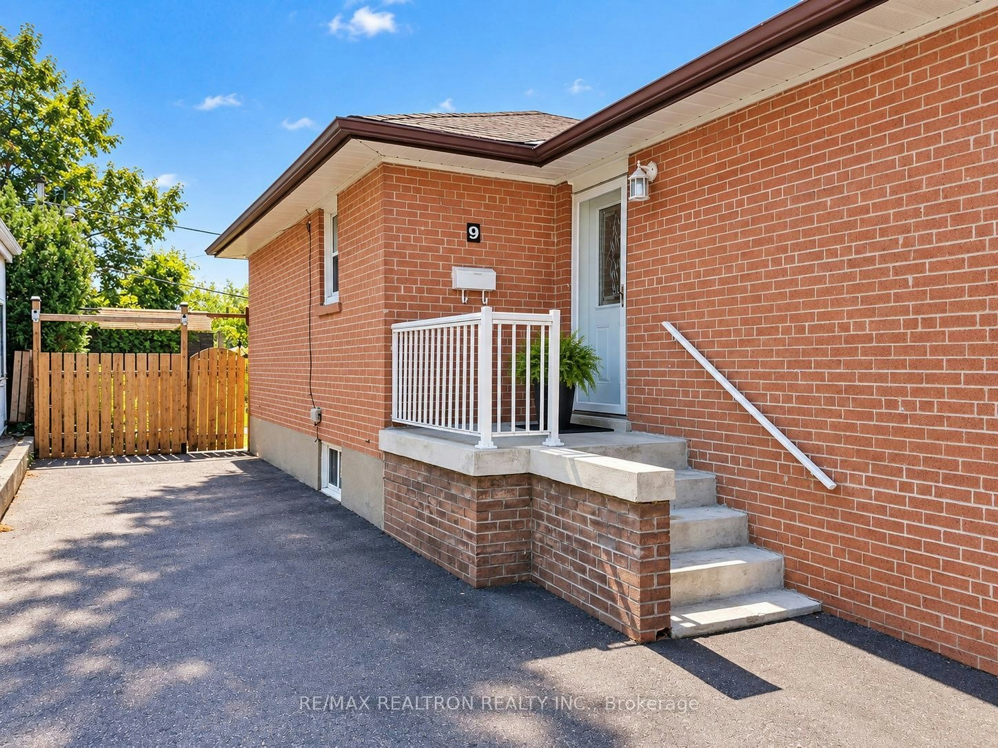 9 Stanwell Drive, Toronto, ON, M1P 4H6 - 2