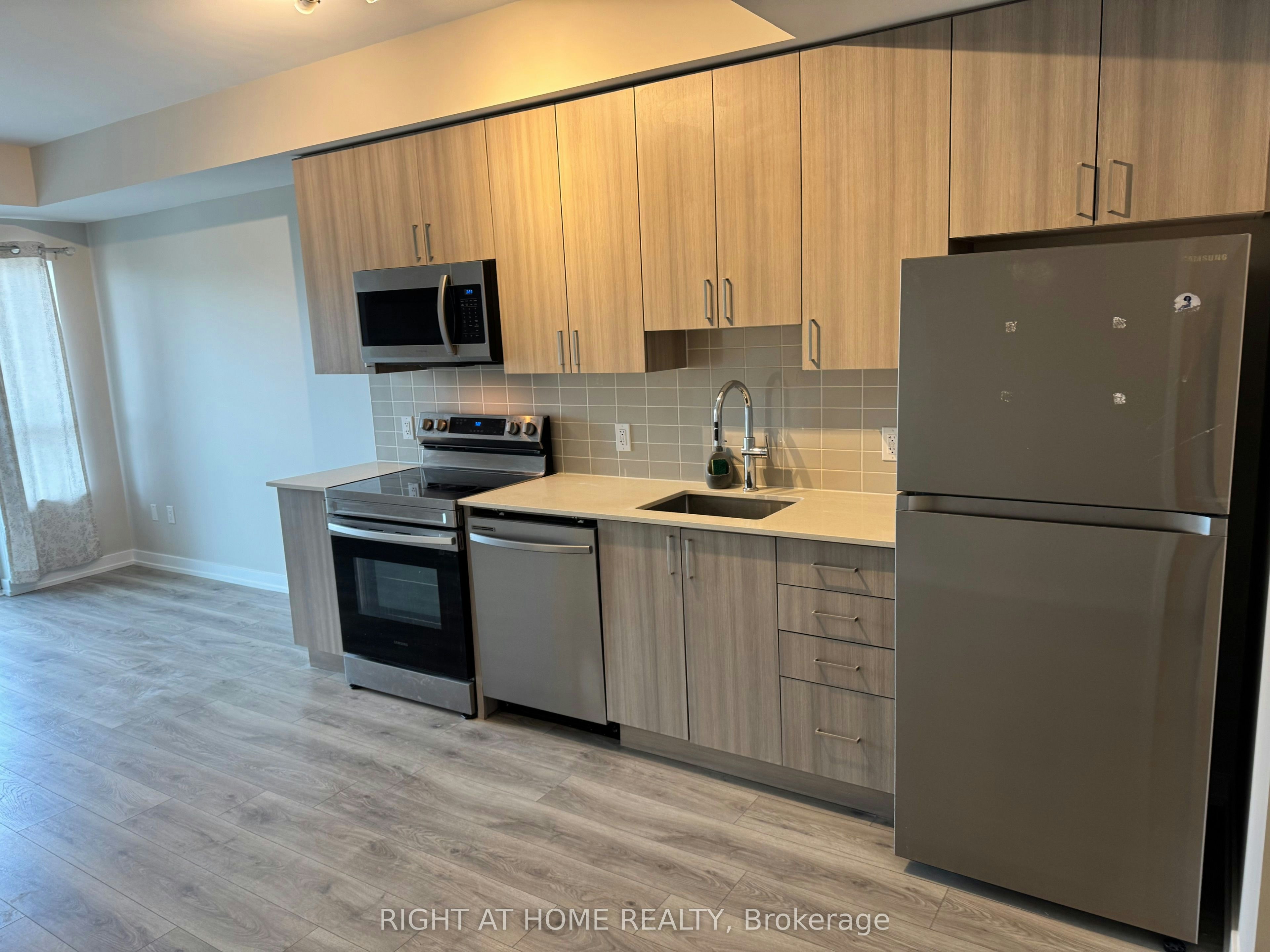 602-1455 Celebration Drive, Pickering, ON, L1W 1L8 - 3