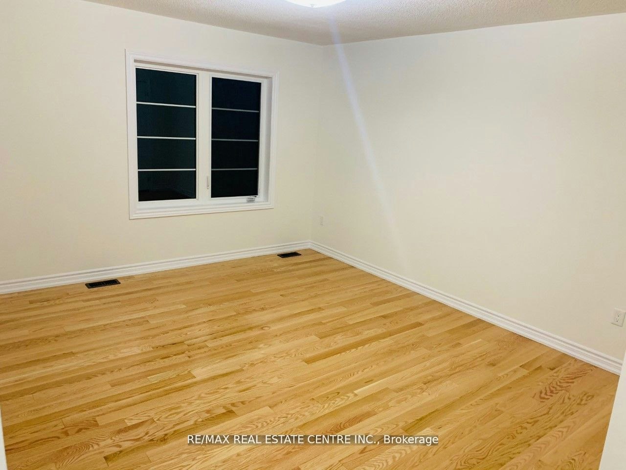 Upper-21 Whitefish Street, Whitby, ON, L1P 0K5 - 11