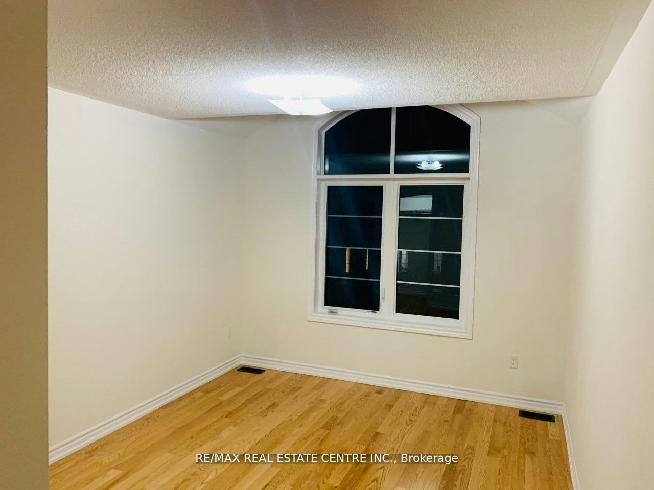 Upper-21 Whitefish Street, Whitby, ON, L1P 0K5 - 9