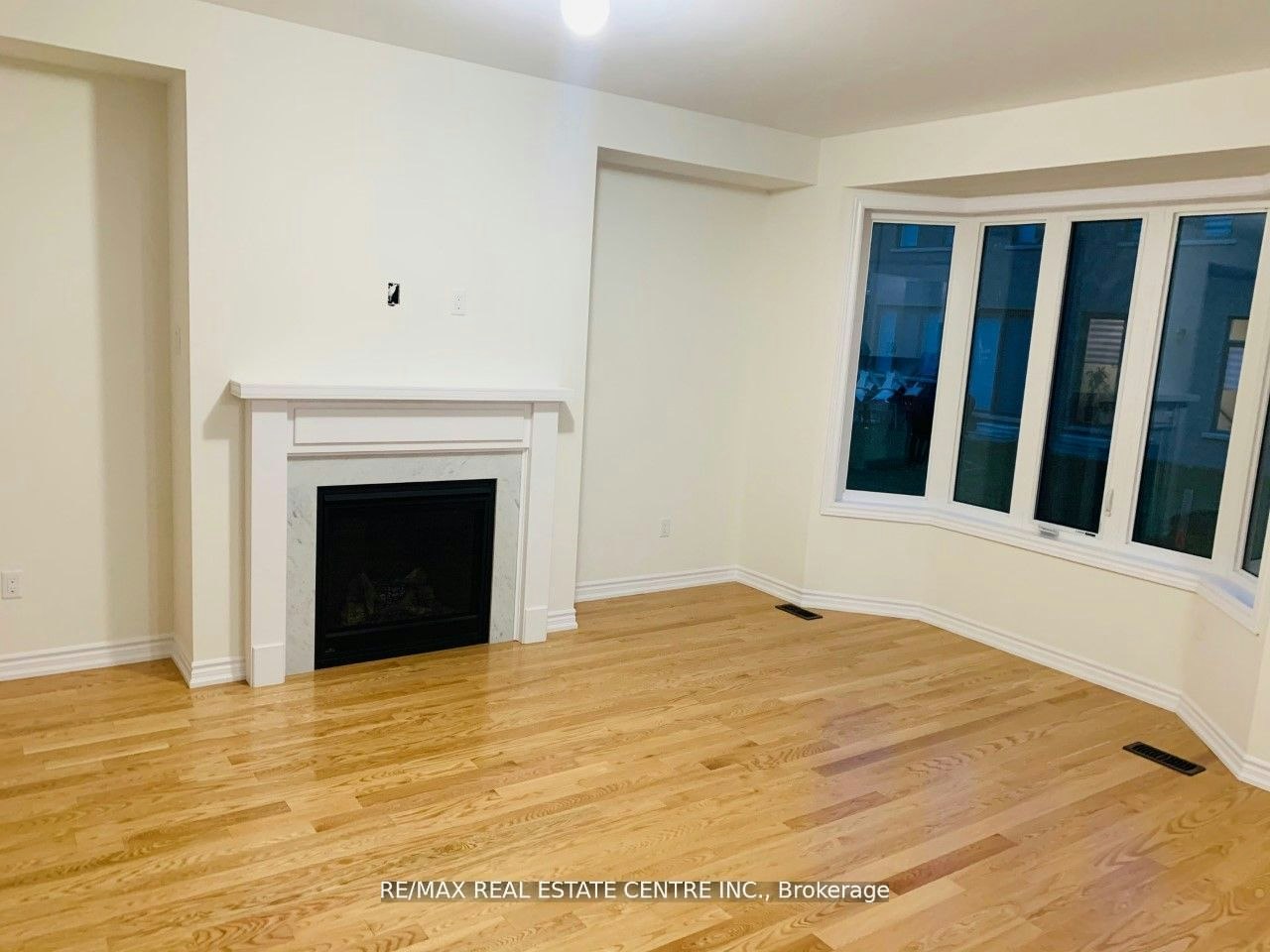 Upper-21 Whitefish Street, Whitby, ON, L1P 0K5 - 4