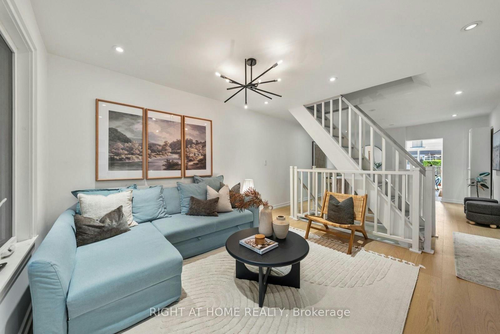5 1/2 Luttrell Avenue, Toronto, ON, M4C 5E2