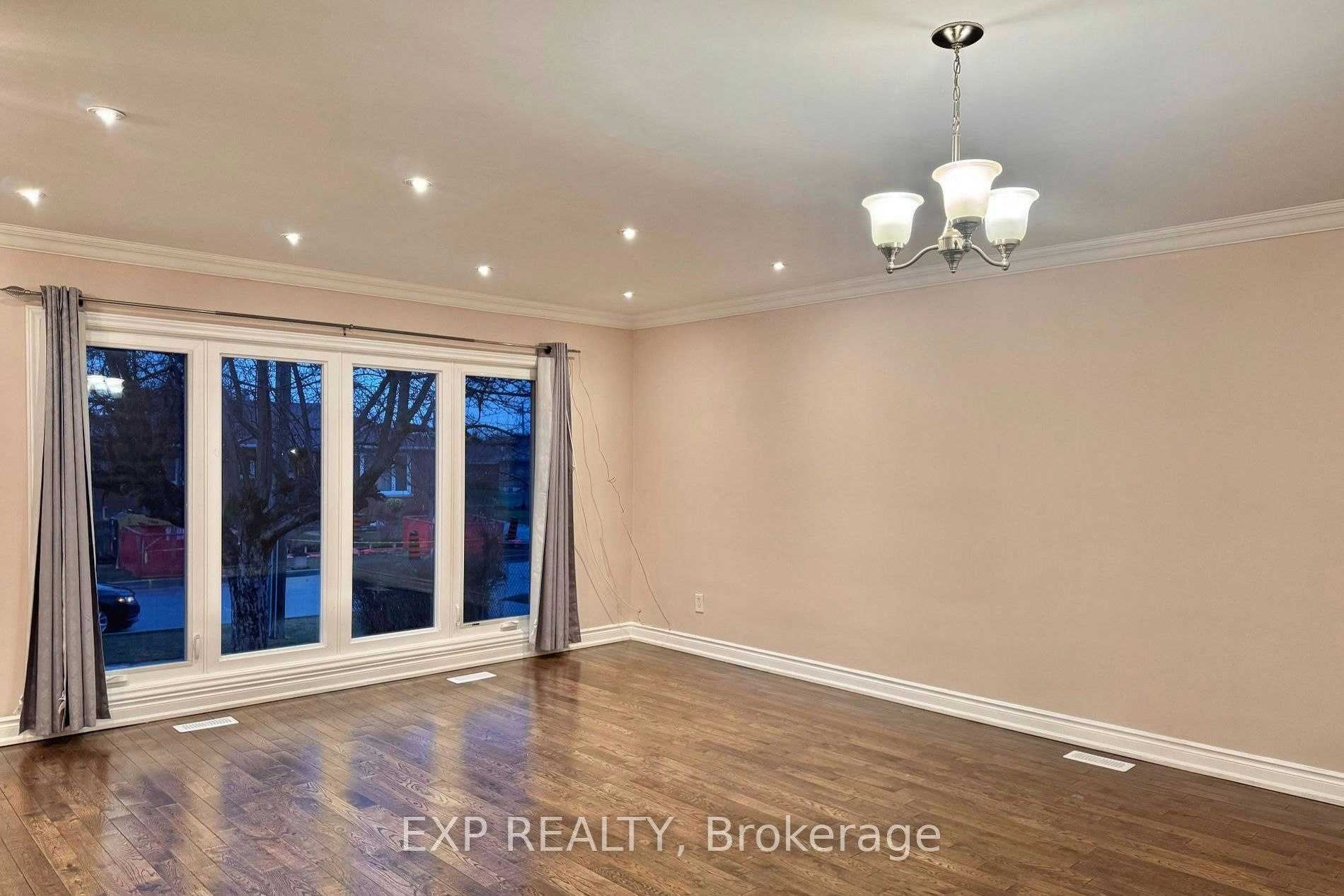 69 Hollyhedge Drive, Toronto, ON, M1J 1X4 - 2