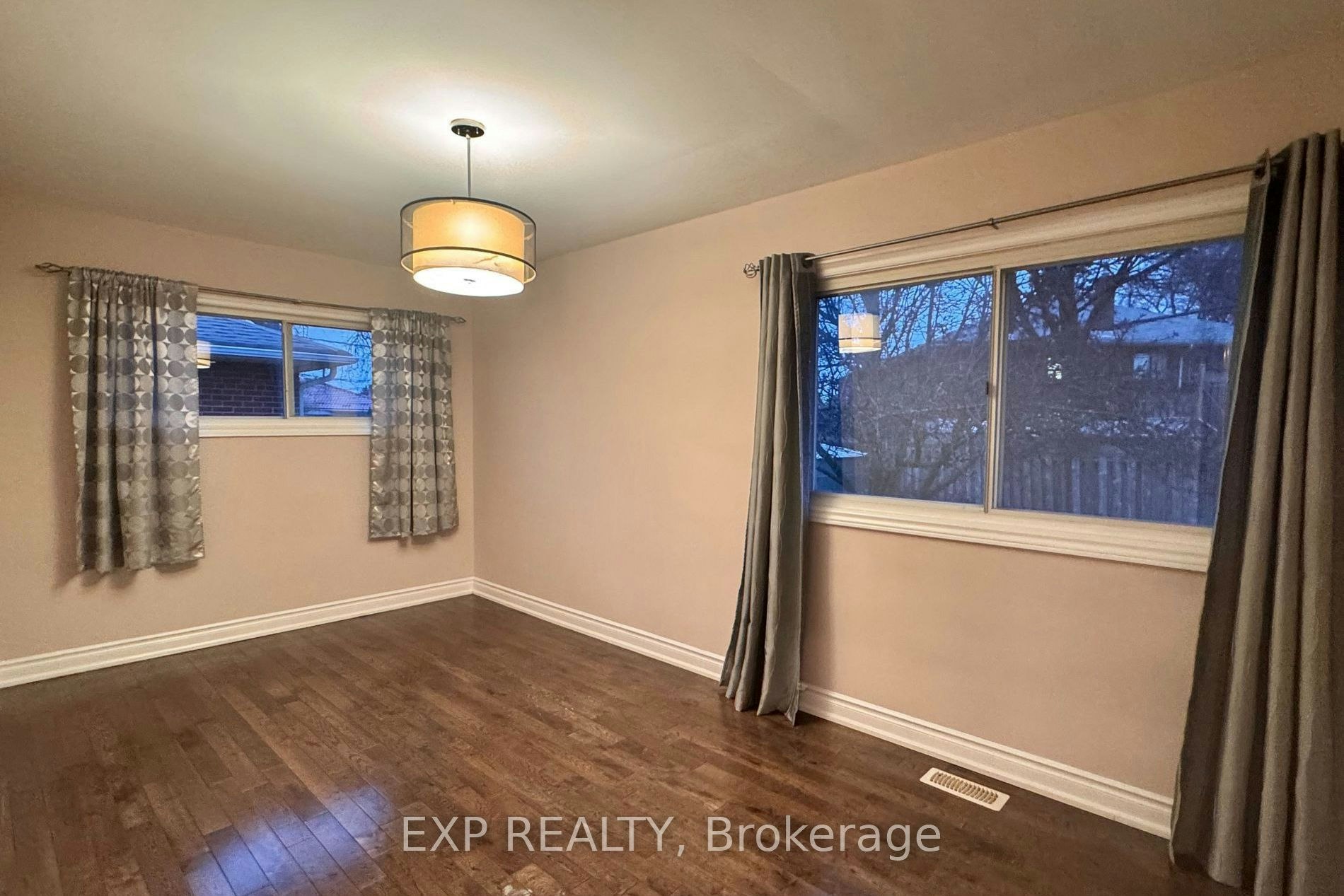 69 Hollyhedge Drive, Toronto, ON, M1J 1X4 - 7