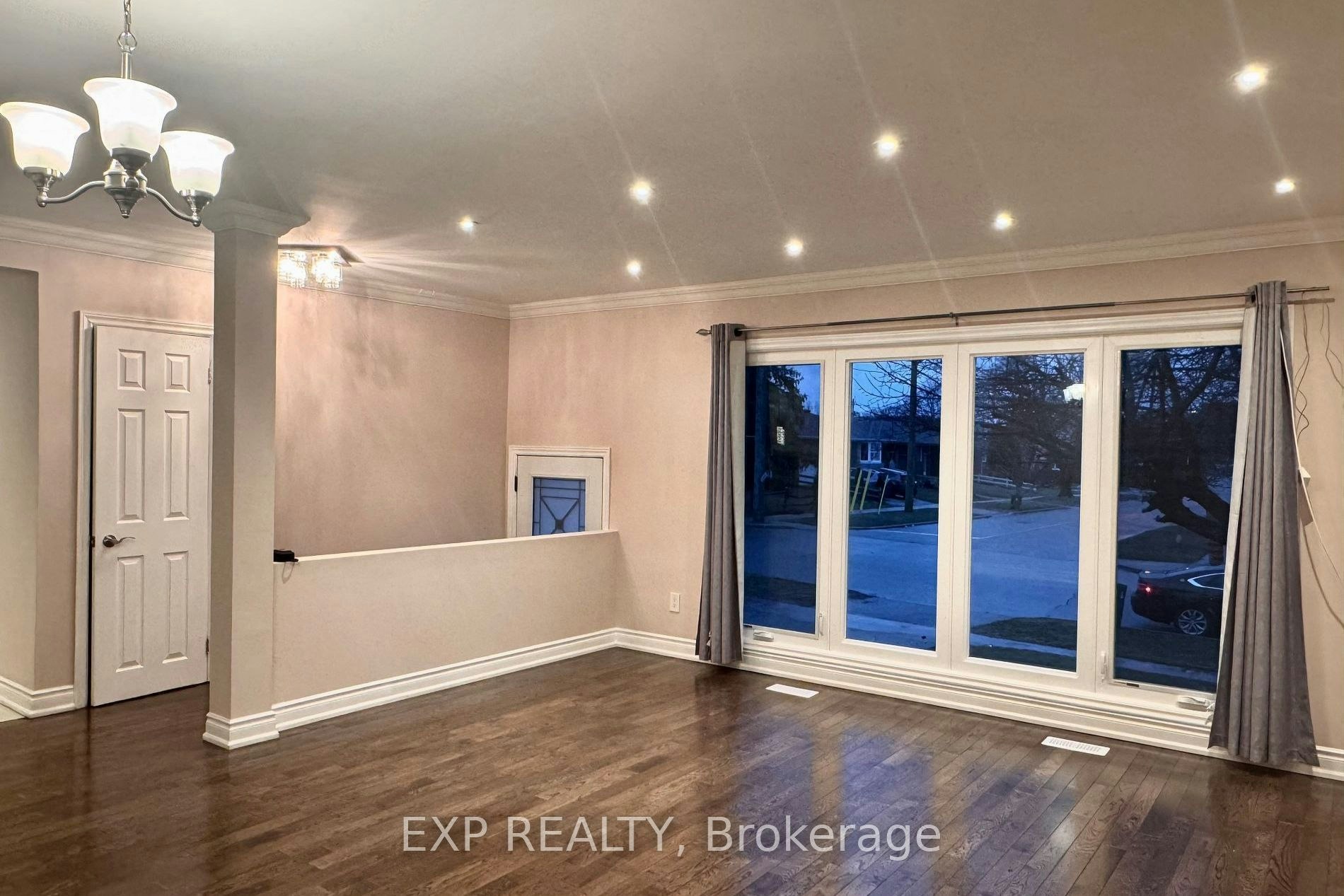 69 Hollyhedge Drive, Toronto, ON, M1J 1X4 - 3