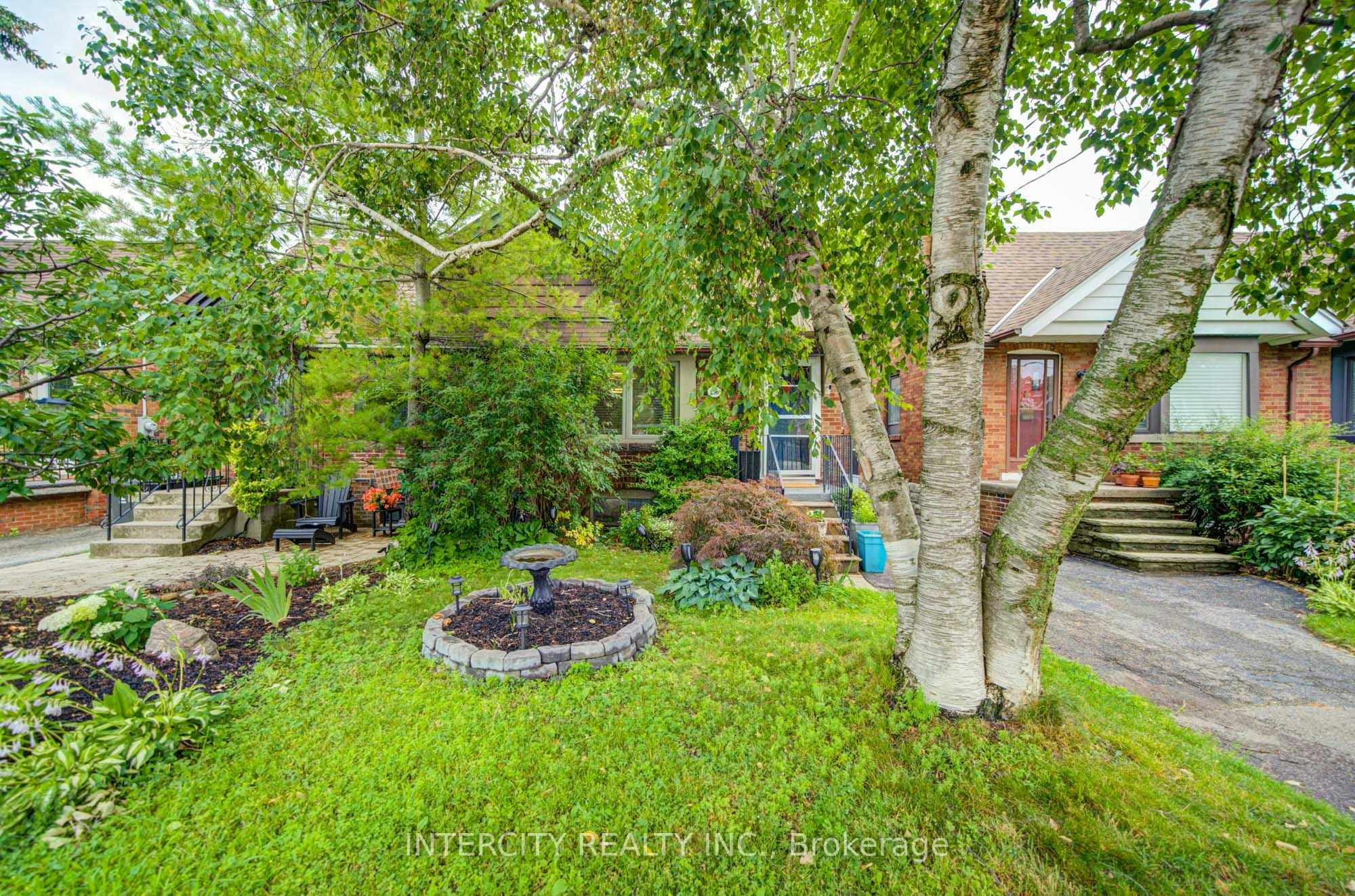 256 Blantyre Avenue, Toronto, ON, M1N 2S1