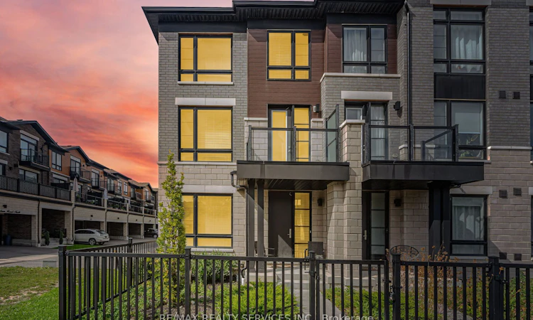 274 Carnwith Drive E
