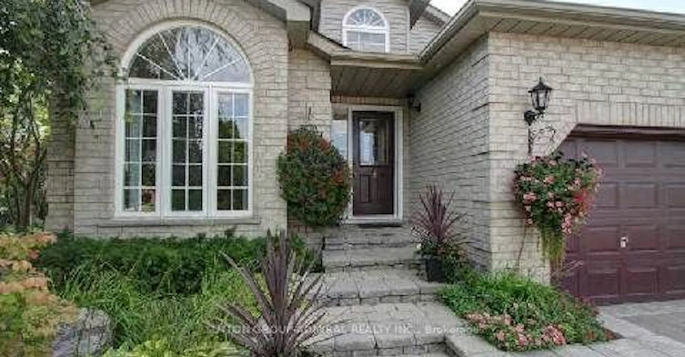 153 Niagara Drive, Oshawa, ON, L1G 8A6 - 2