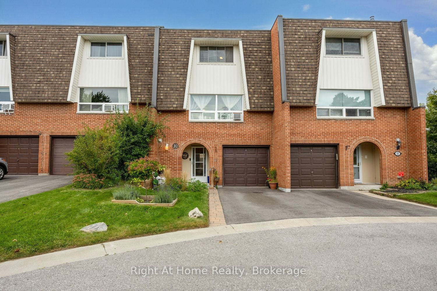 10 Newing Court, Ajax, ON, L1S 2T6