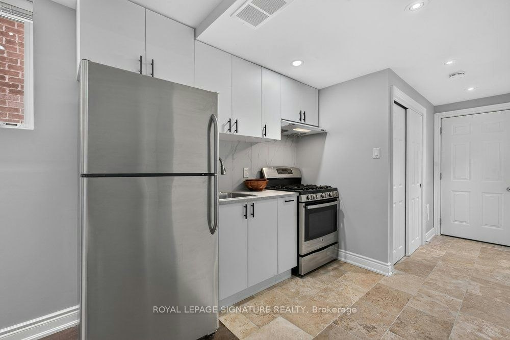 Lower-61B Bexhill Avenue, Toronto, ON, M1L 3B7 - 8