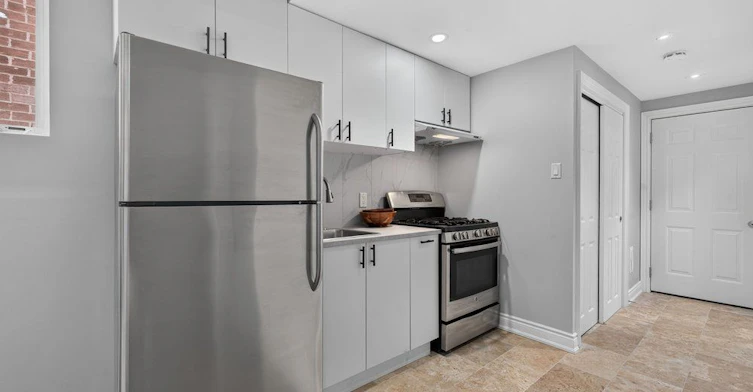 Lower-61B Bexhill Avenue, Toronto, ON, M1L 3B7 - 8