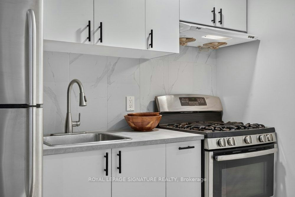 Lower-61B Bexhill Avenue, Toronto, ON, M1L 3B7 - 9