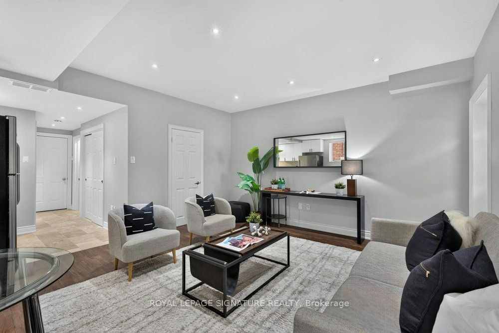 Lower-61B Bexhill Avenue, Toronto, ON, M1L 3B7 - 4