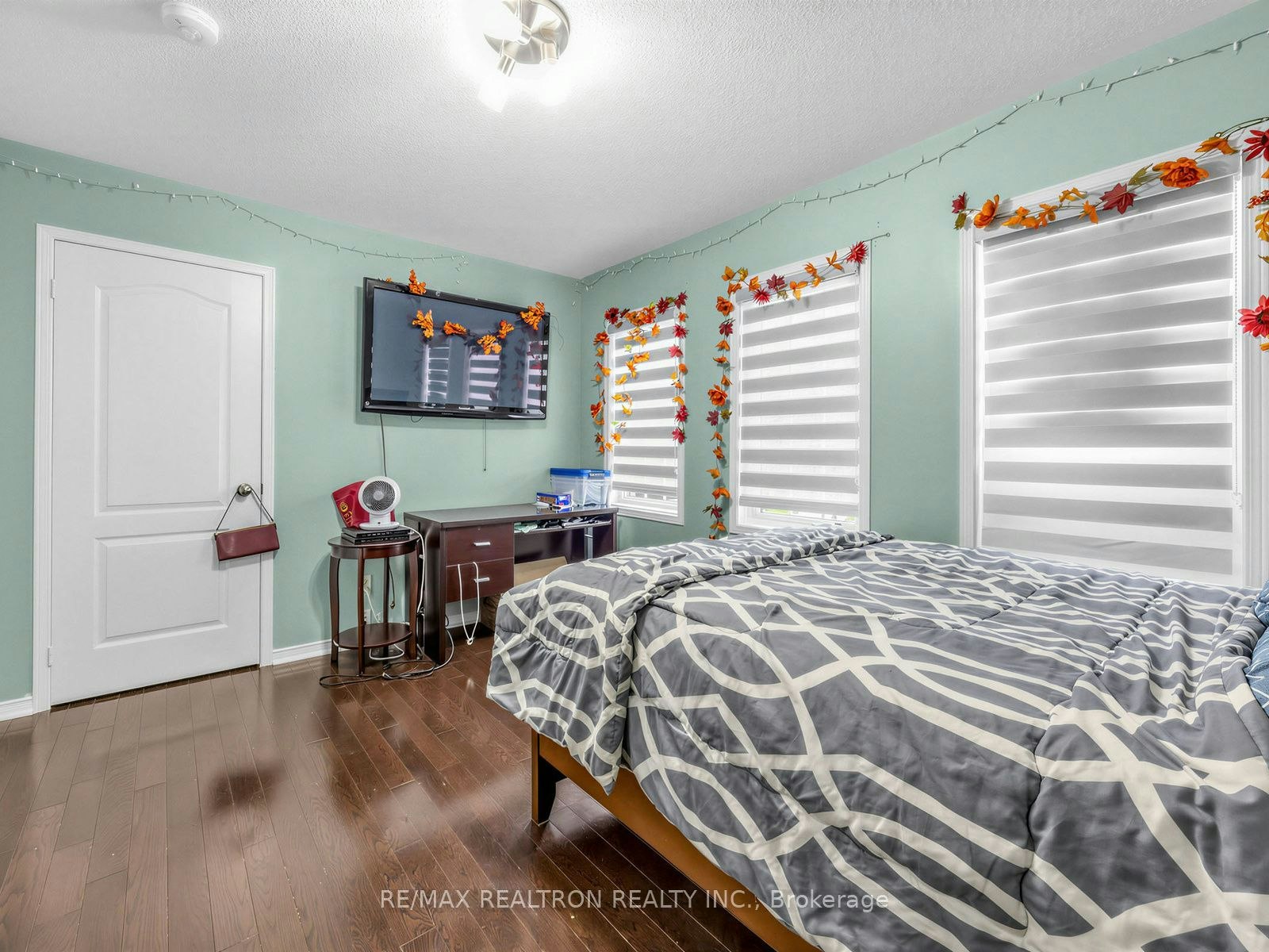 15 Middlecote Drive, Ajax, ON, L1T 0A4 - 16