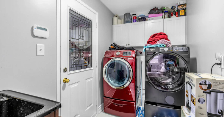 15 Middlecote Drive, Ajax, ON, L1T 0A4 - 11