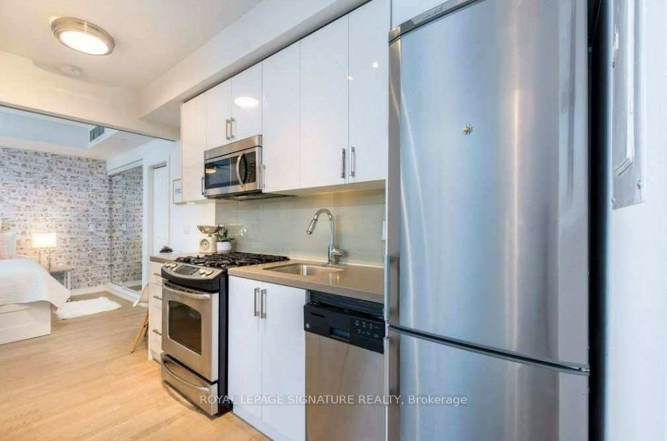 23-150 Broadview Avenue S, Toronto, ON, M4M 0A9 - 4