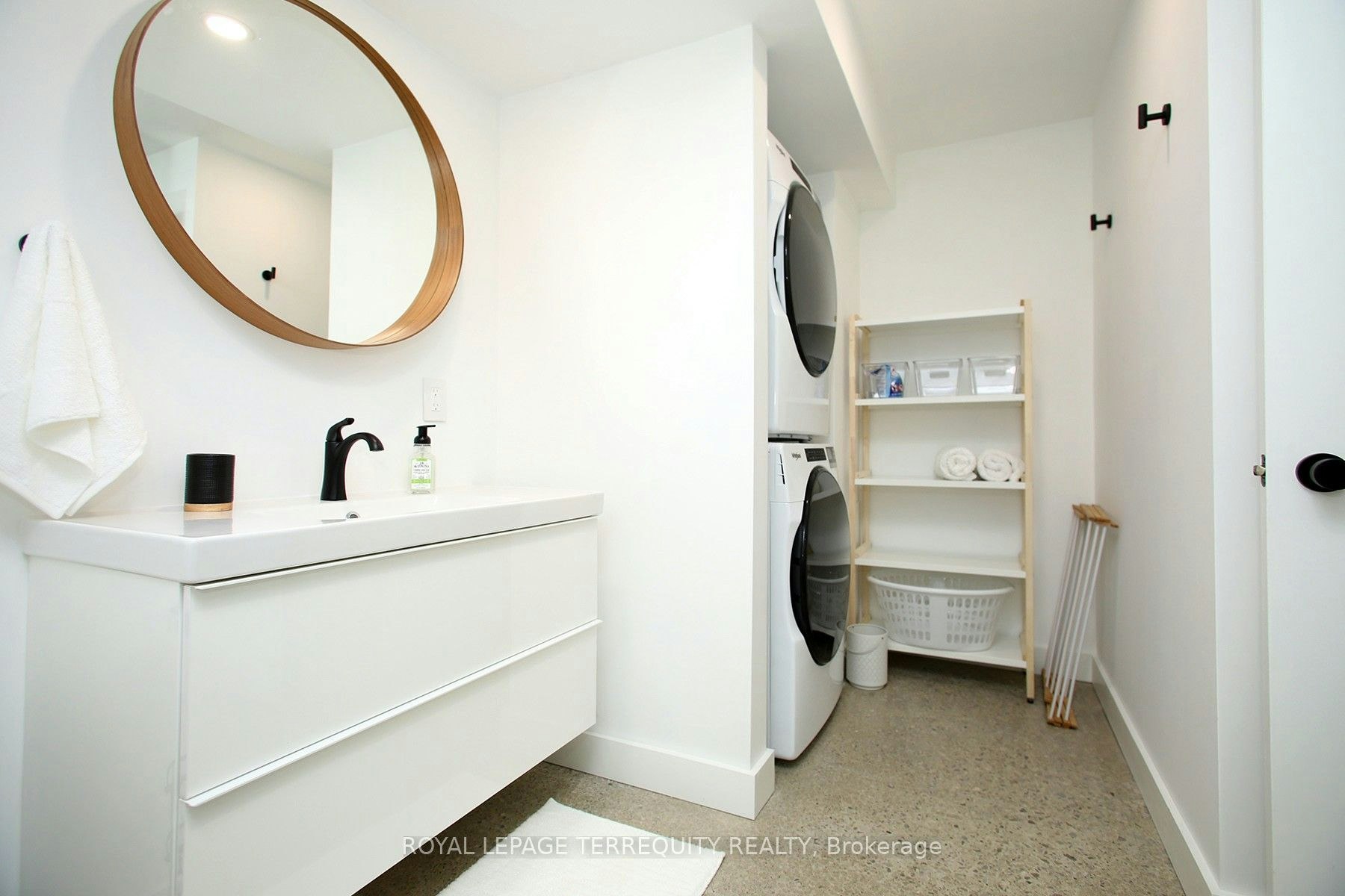 Bsmt-354 Main Street, Toronto, ON, M4C 4X7 - 11
